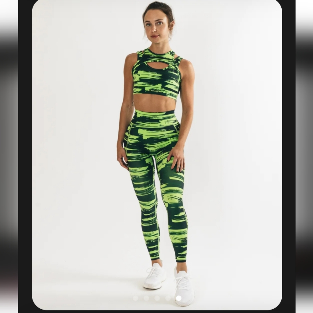 Alphalete Keyhole Set